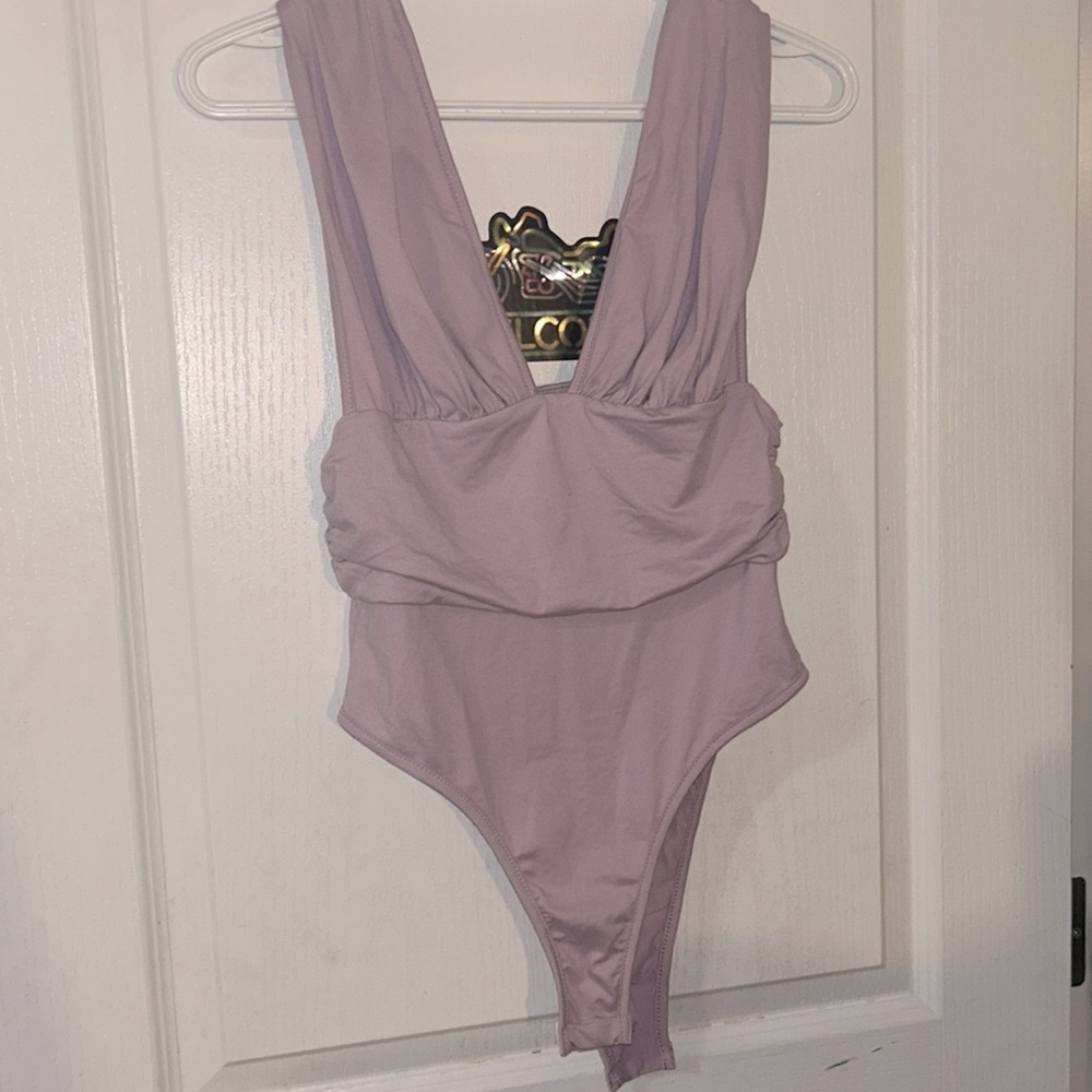 ๐ฉต3/$20๐ฉต Elegant Purple Sleeveless Bodysuit - Picture 6 of 7